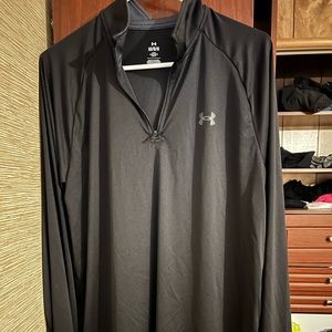 Mens 1/4 zip Under Armour pull over.